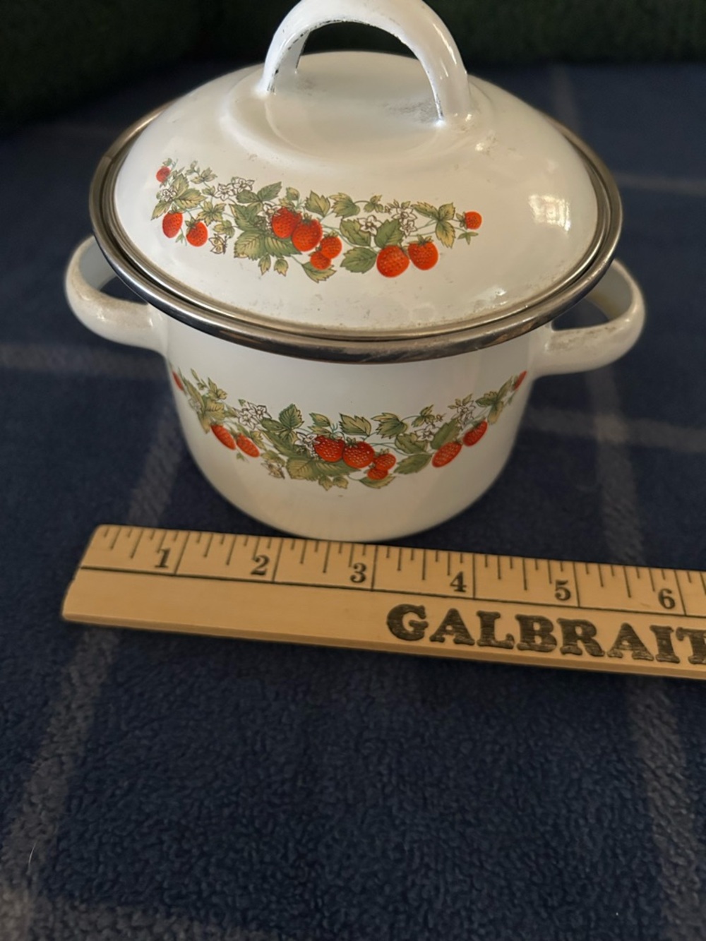 Small Enamel Pot With Lid White with Strawberry Print Kitchen Decorative - Picture 9 of 10
